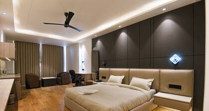 Melange Hotel - Golf course road
