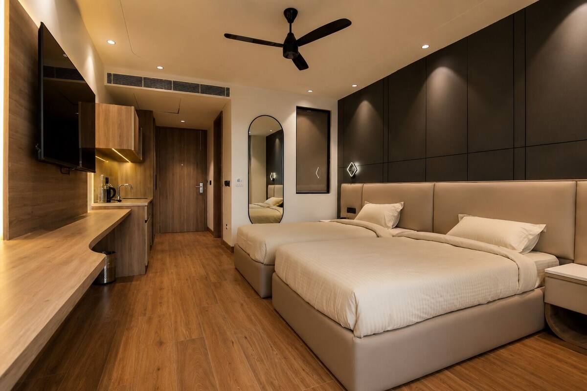 Superior Room, 2 Single Beds | Desk, laptop workspace, blackout curtains, soundproofing