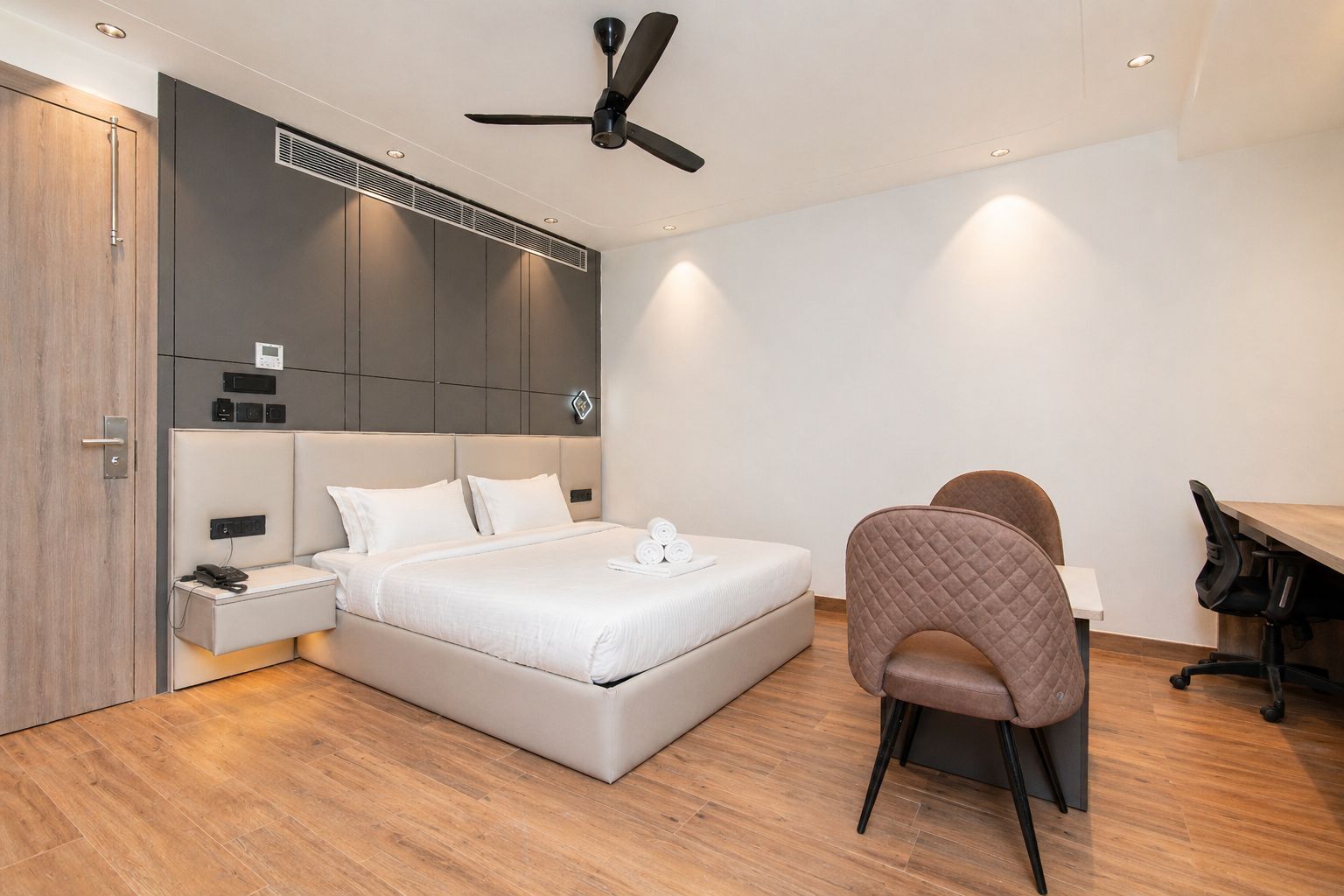 Standard Room, City View | Desk, laptop workspace, blackout curtains, soundproofing