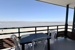 Outdoor dining - Breathtaking view of the Baie de Somme - South-facing balcony - Parking included (Le crotoy)