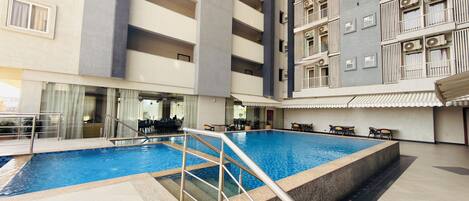 Apartament empresarial, 1 dormitori, accés a la piscina, vistes a la ciutat | Piscina