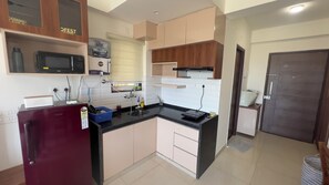 Fridge, microwave, oven, stovetop - Studios By Ritumbhara (Jaipur)
