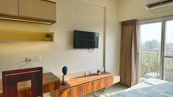 Individually furnished, blackout curtains, free WiFi, bed sheets