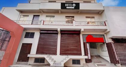 DeluxeHotel O Railway station road