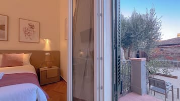 Deluxe Triple Room, Patio, Courtyard View | Courtyard view