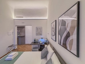 Deluxe Double Room, Patio, Courtyard View