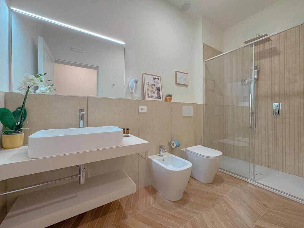 Comfort Triple Room, Patio | Bathroom