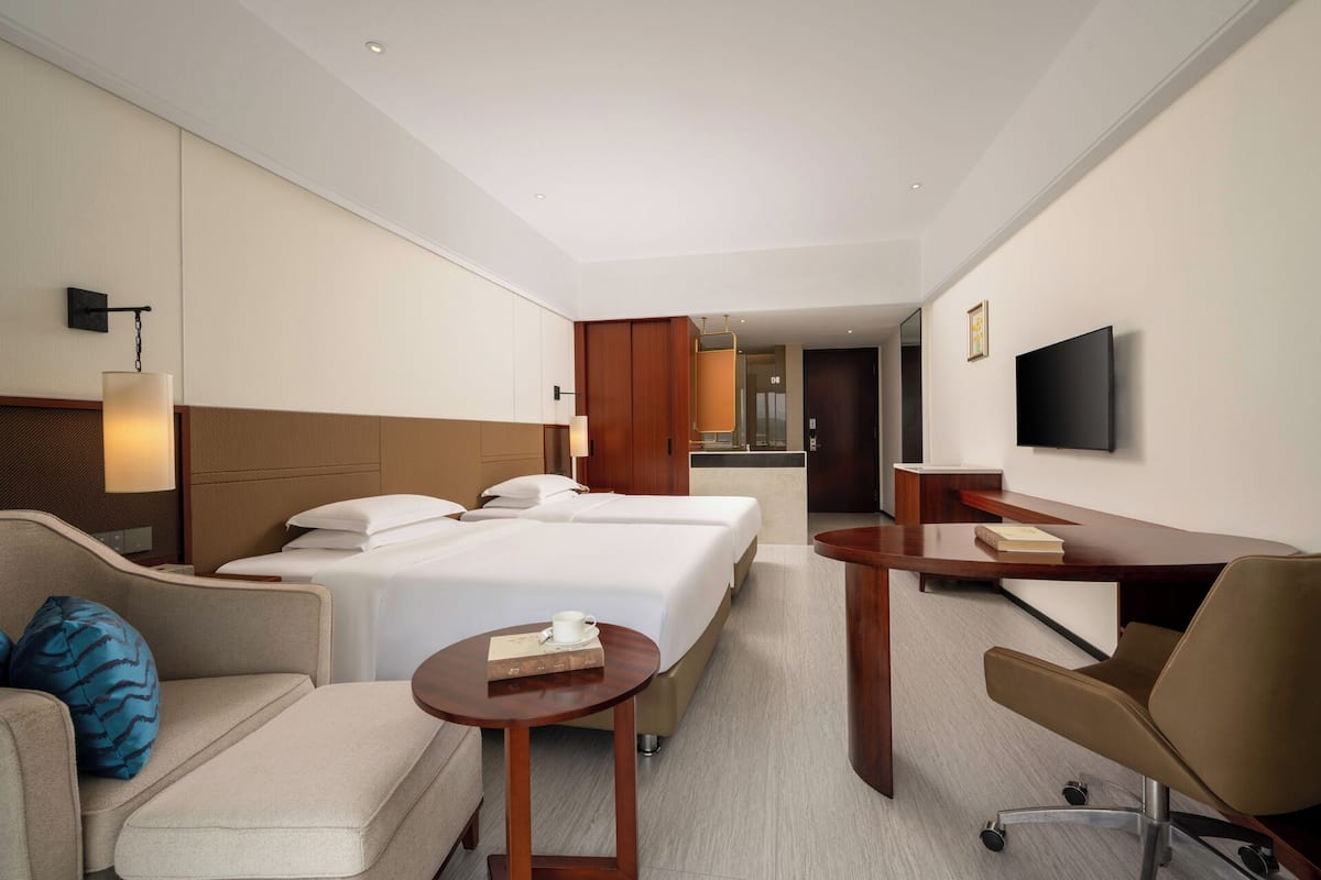 ห้องคอมฟอร์ทดับเบิลหรือทวิน, ระ เบียง, วิวภูเขา | โต๊ะทำงาน, Wi-Fi ฟรี, ผ้าปูที่นอน