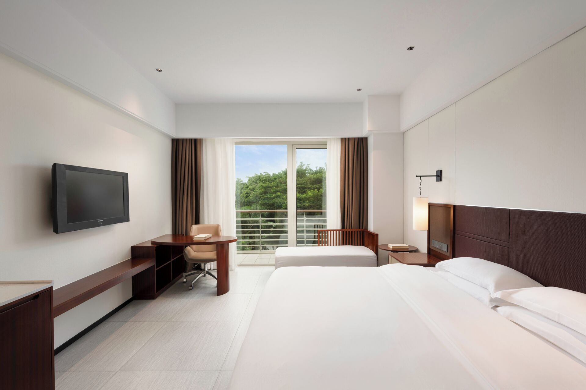 Basic Room | Desk, free WiFi, bed sheets