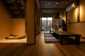 Standard House, Patio, Courtyard View | Interior - Miro Tofukuji Tei (Kyoto)