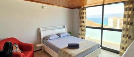 1 habitación, wifi y ropa de cama