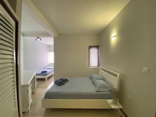 1 habitación, wifi y ropa de cama