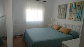 Iron/ironing board, Internet, bed sheets