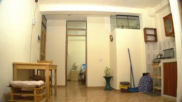 Executive Apartment, 1 Queen Bed, Kitchenette | Interior