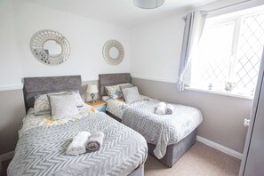 3 bedrooms, iron/ironing board, WiFi, bed sheets