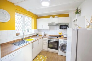 Réfrigérateur, micro-ondes, plaque de cuisson, lave-vaisselle