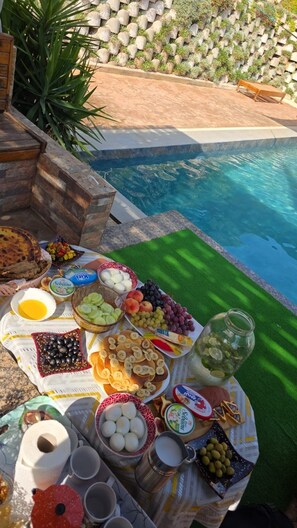 Outdoor dining - Beautiful villa themed room with large pool (draa ben khedda)