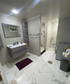 Bathroom - Beautiful villa themed room with large pool (draa ben khedda)