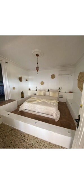 Room - Beautiful villa themed room with large pool (draa ben khedda)