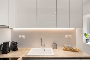 Microwave, oven, stovetop, cookware/dishes/utensils - Kastella Retreat | Private Terrace + Yard | 2BR | Professionally Managed | Piraeus Seafront District (Piraeus)