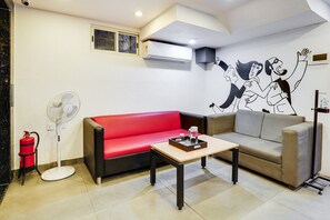 Living area - Single RoomQ Rooms BTM Layout (Bangalore)