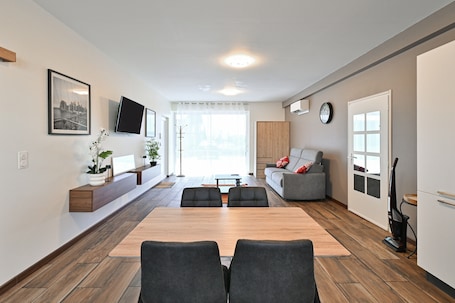 Interior. Annecy: Renovated & Stylish 42 m² Studio – Wi-Fi and Air Conditioning