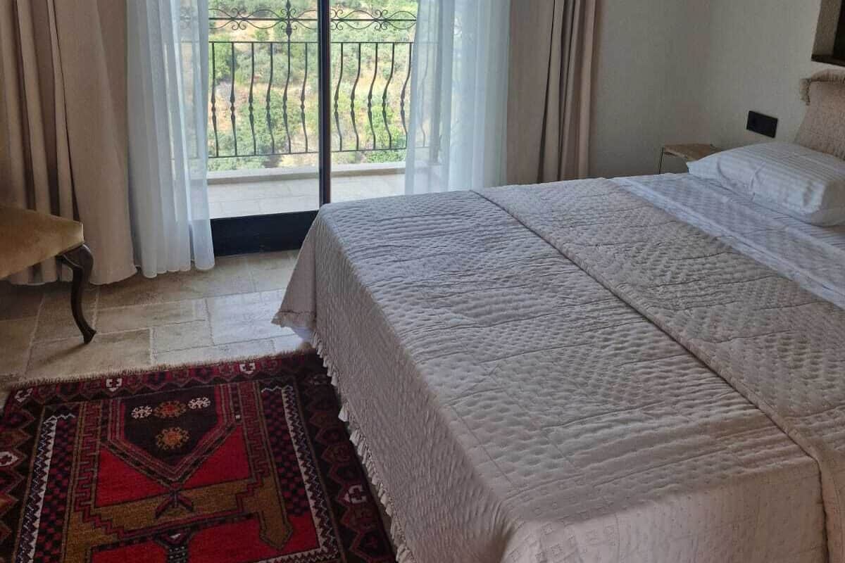 Kahden hengen huone, näköala laaksoon