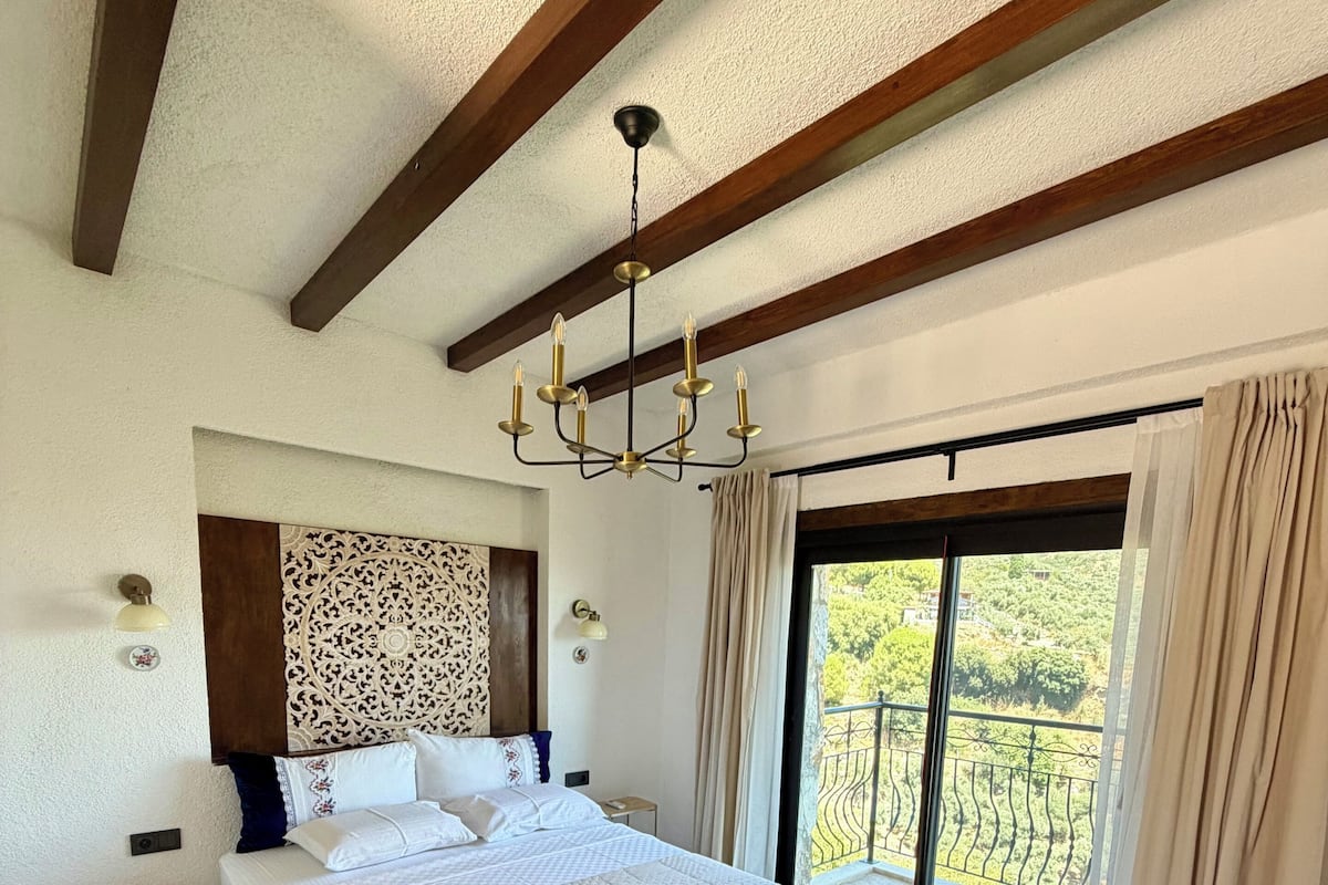 Deluxe Double Room, Valley View | Egyptian cotton sheets, premium bedding, blackout curtains