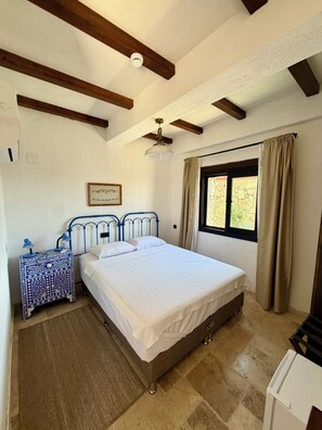 Deluxe Suite | Egyptian cotton sheets, premium bedding, blackout curtains