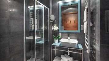 Phòng, 1 giường cỡ king | Bộ đồ giường kháng dị ứng, phòng cách âm, bàn ủi/dụng cụ ủi quần áo