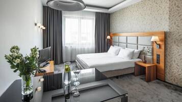 Habitación, 1 cama King size | Ropa de cama hipoalergénica y insonorización