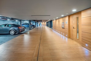 Self-parking (surcharge)