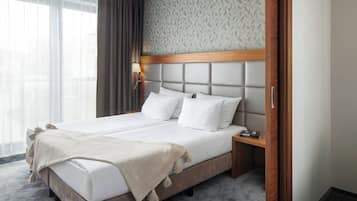 Standard Apartment | Hypo-allergenic bedding, soundproofing, iron/ironing board, free WiFi