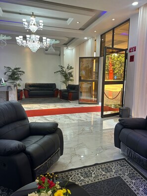 Lobby - Shalom Hotel (Mkushi)