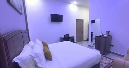 Shalom Hotel