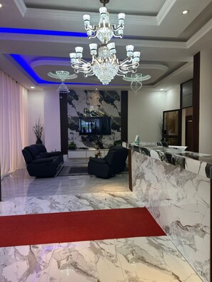 Lobby - Shalom Hotel (Mkushi)
