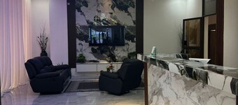 Shalom Hotel