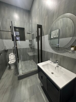 Standard Double Room, Garden View | Bathroom - Shalom Hotel (Mkushi)