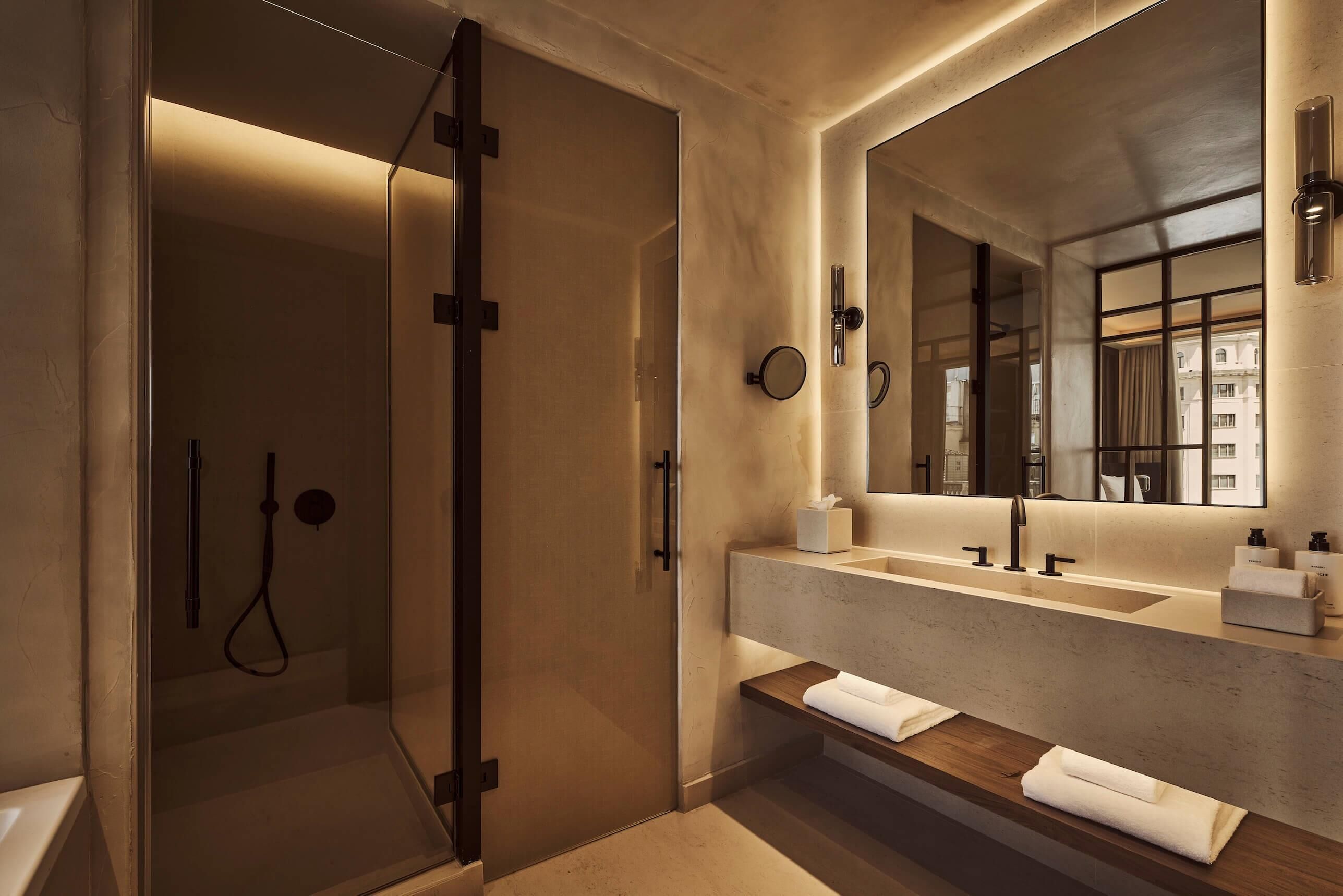 Premium Room, City View (City) | Bathroom | Hair dryer, bathrobes, slippers, towels