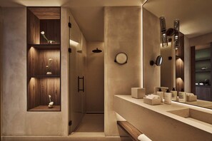Hair dryer, bathrobes, slippers, towels - Nobu Hotel Madrid (Madrid)