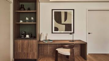 Nobu Suite | Frigobar, cofres nos quartos, cortinas blackout, quartos à prova de som