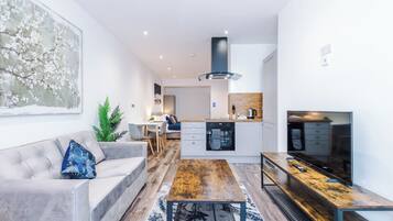 Classic Apartment, 1 King Bed with Sofa bed | Living area