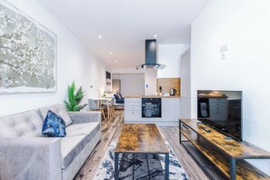 Classic Apartment, 1 King Bed with Sofa bed | Living area - Binding House by Guestz (Hull)