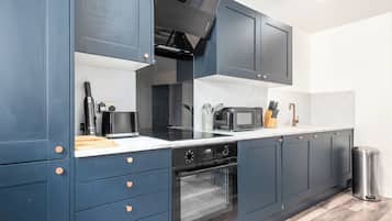 Standard Apartment | Private kitchen | Full-sized fridge, microwave
