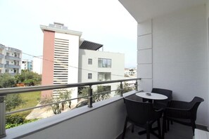 华丽开间, 阳台, 城市景观 | 室外用餐