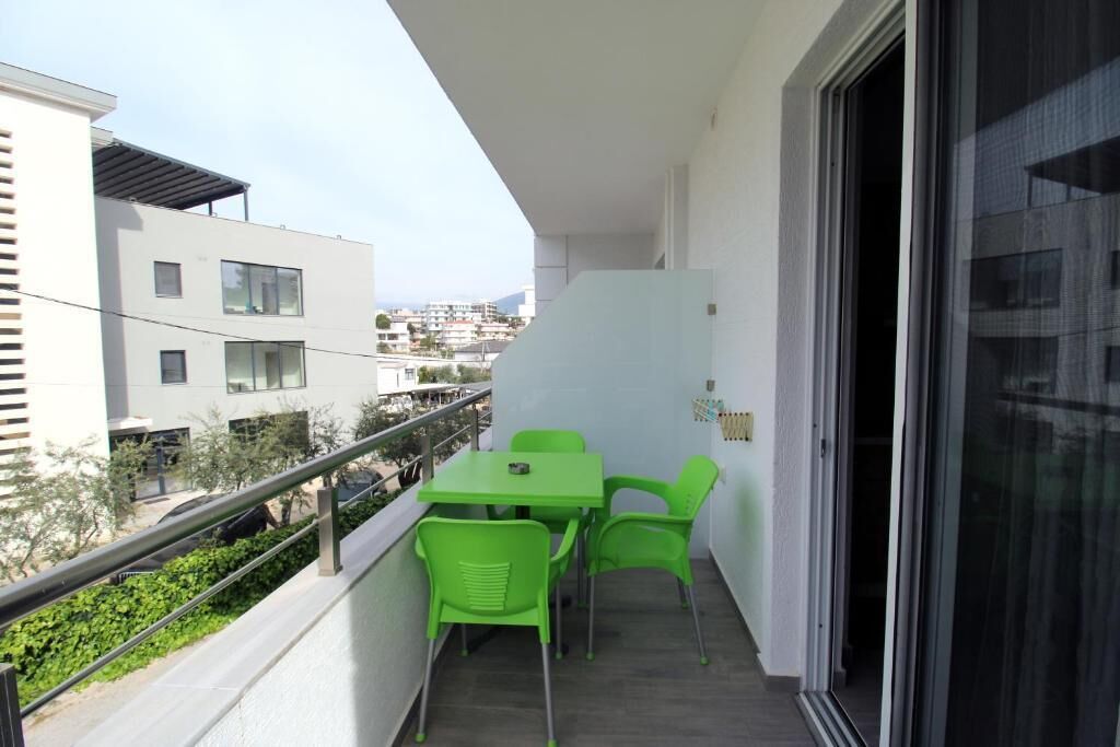 Deluxe-Studio, Balkon, Stadtblick | Speisen im Freien