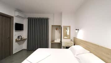 Deluxe-værelse til 3 personer - balkon - udsigt til have | Pengeskab på værelset, skrivebord, lydisolering, gratis Wi-Fi