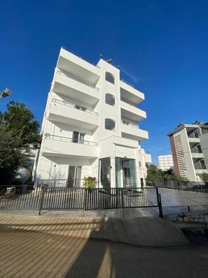 Departamento, balcón, vista a la montaña | Exterior