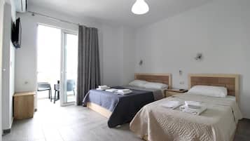 Deluxe-Studio, Balkon, Stadtblick | Zimmersafe, Schreibtisch, schallisolierte Zimmer, kostenloses WLAN