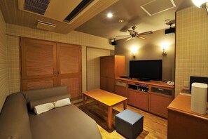 Living area - Fukuoka Chapel Coconuts Hotel Ipolani (Fukuoka)